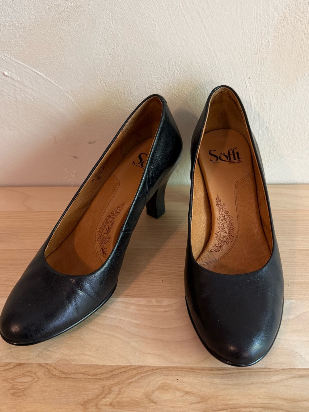 Söfft | Black Leather | Round Toe Pumps Classic Comfort Heels | Sz 6
